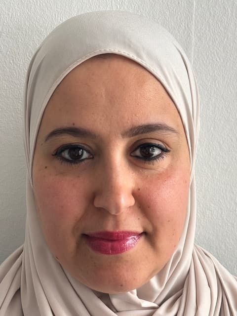 Khadija M., verzorgende (ig)
